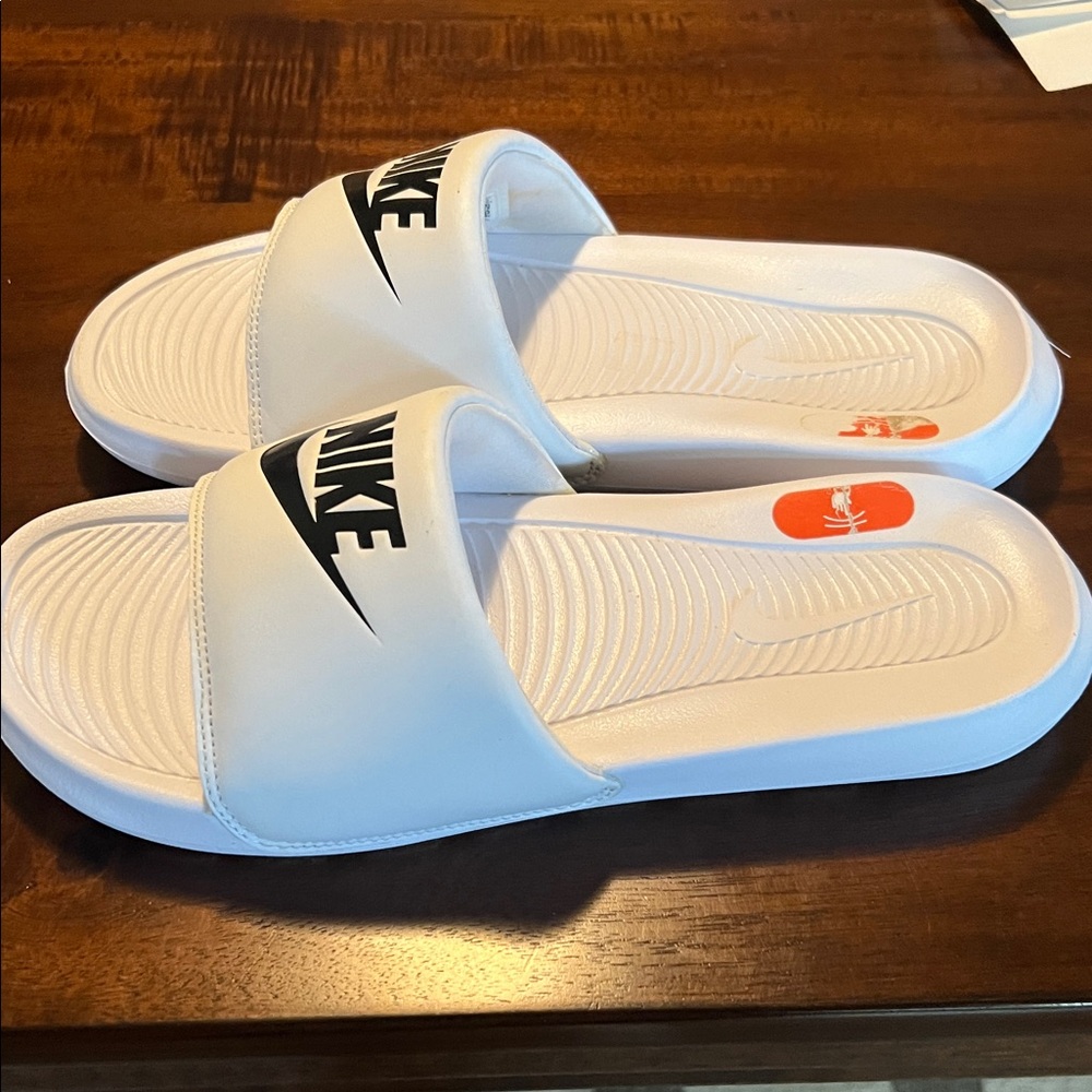 Nike Unisex White Slide Sandals with Black Logo - Picture 5 of 5
